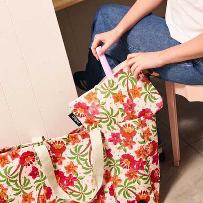 Kollab Clutch Hibiscus Retreat image number 3